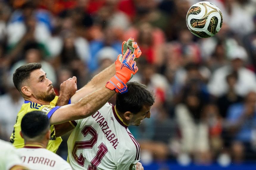 Spanish goalkeeper Unai Simon knocks the ball into the French team's goal.