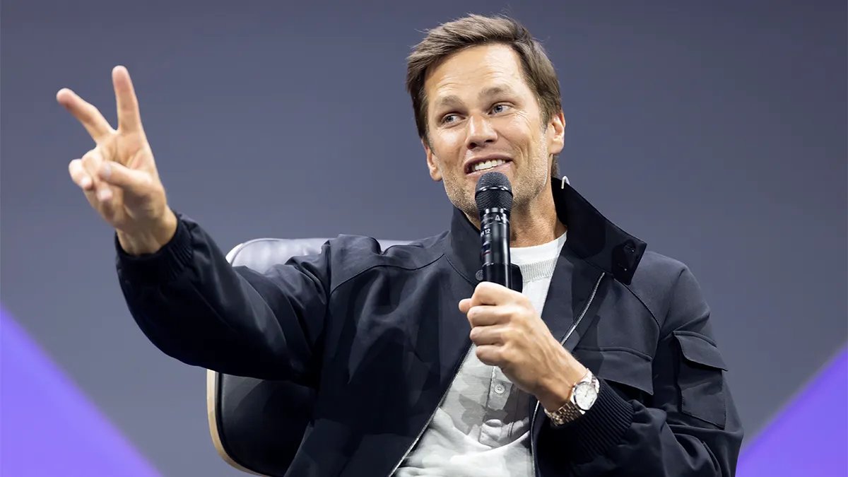 Tom Brady believes Raiders rookie Fernando Mendoza should earn his spot 14 Tom Brady in the photo