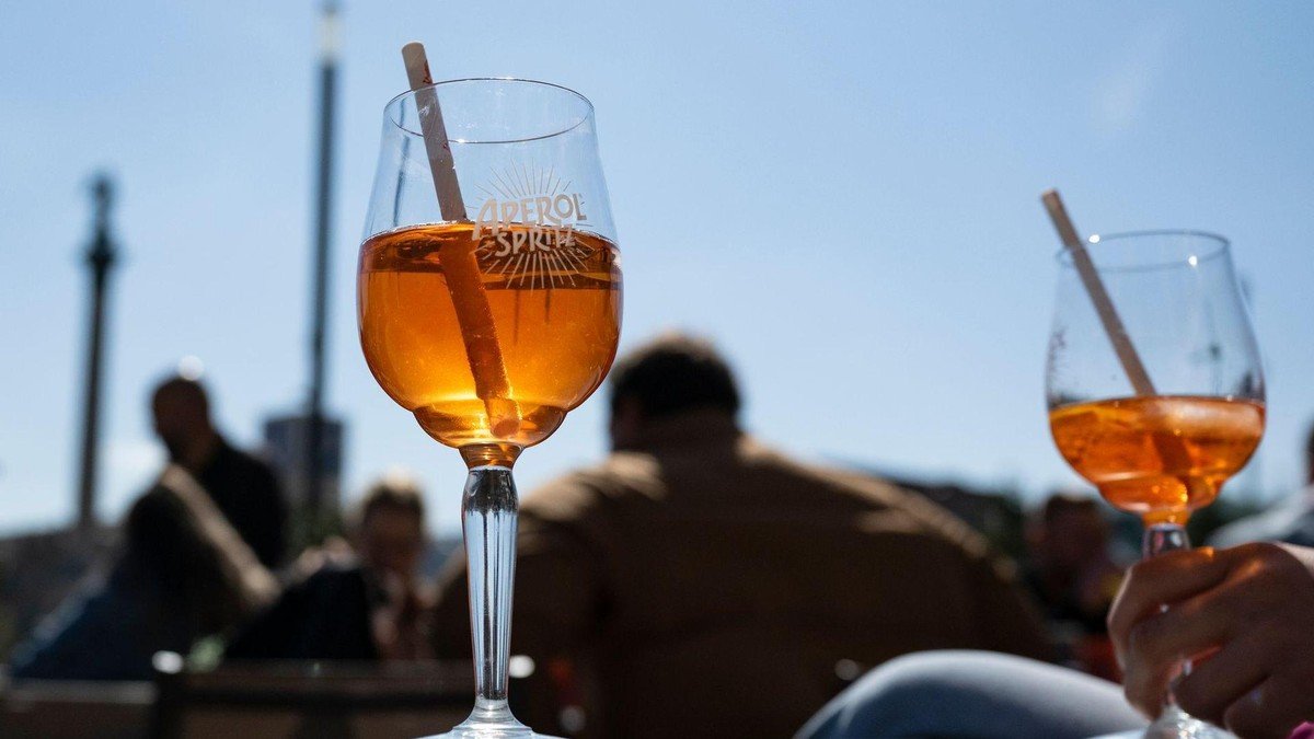 Bars don't always serve the original Campari liqueur when ordering an Aperol Spritz. (symbol image) Aperol Spritz