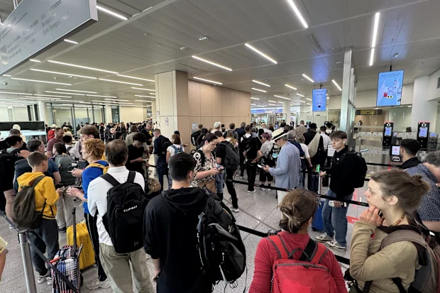 Sydney Airport Fast Track: Would you pay $20 to skip the security line at the airport? 14 1784262920 3 Sydney Airport Fast Track Would you pay 20 to skip