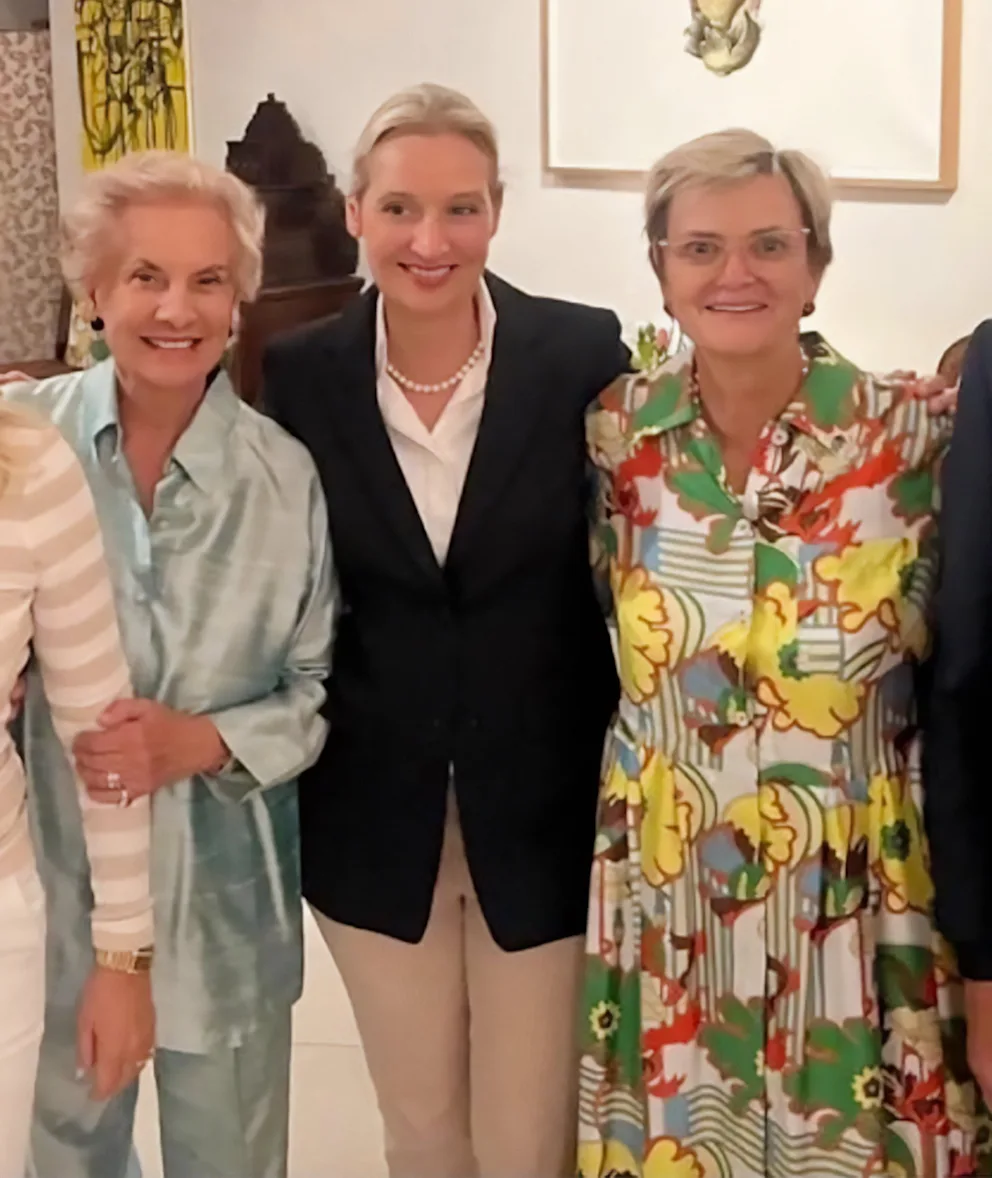2025 invited AfD von Thurn und Taxis leader Alice Weidel (47, center) and posted a photo with her friend Maria Luisa, Duchess of Gaetani D'Aragona (left) on Instagram.