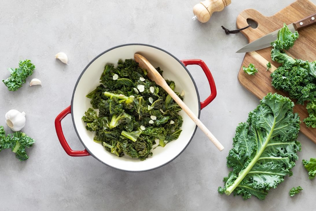 What foods are safe to eat and what to avoid as cyclosporiasis outbreak grows 13 Heat can kill the parasite, so cooked vegetables are less dangerous than raw foods.