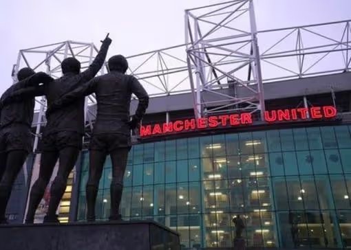 Michael Carrick received a third offer from the former Manchester United player to return to the club 19 Content Image