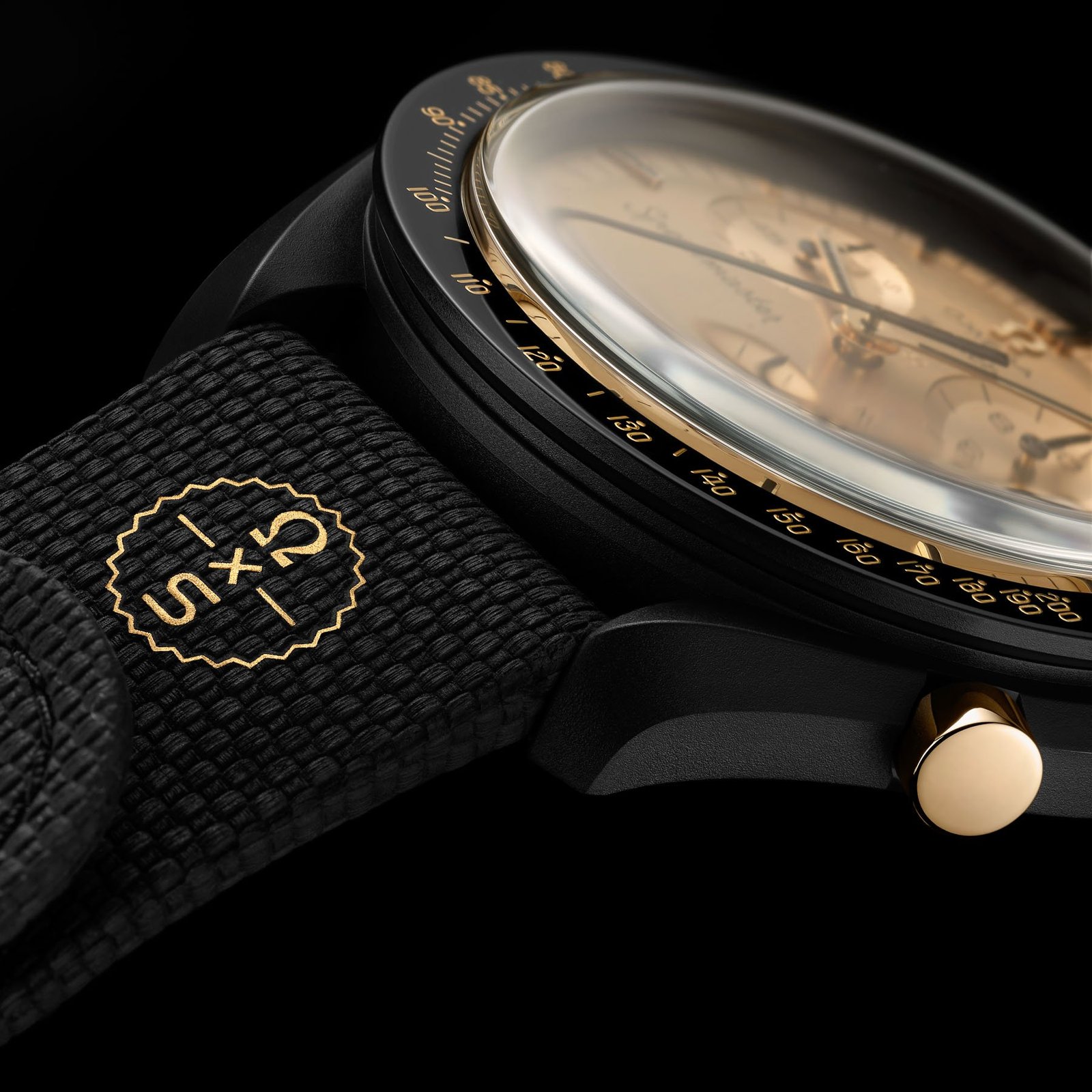Omega × Swatch Speedmaster MoonSwatch Mission To The Moon 1969: strap details and bezel