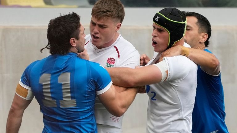England's Tommy Freeman (center) argues with Argentina's Mateo Carreras (11) during a Rugby Nations Championship match in Santiago del Estero, Argentina, Saturday, July 18, 2026. (AP Photo/Gustavo Garello)