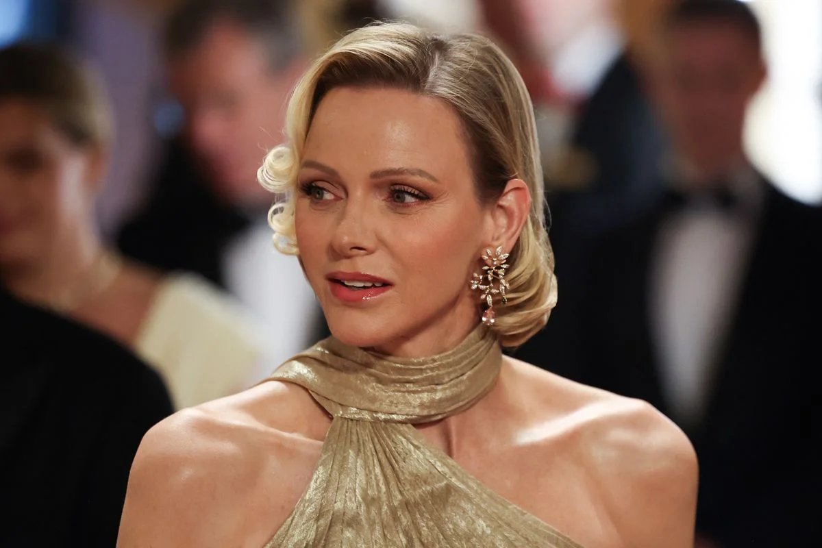 Against a Mediterranean backdrop, Princess Charlene showed off one of the evening's most memorable fashion moments.