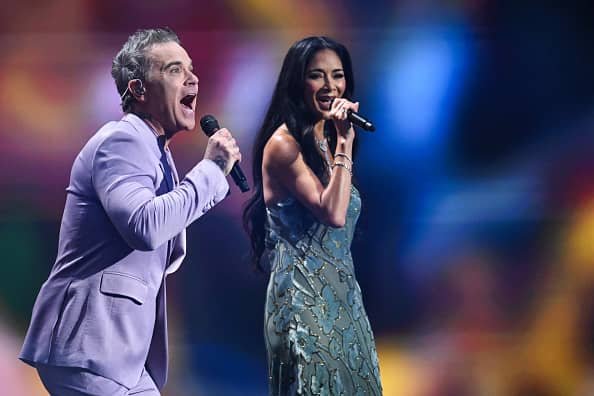 1784487321 976 Robbie Williams has unveiled a new version of the official