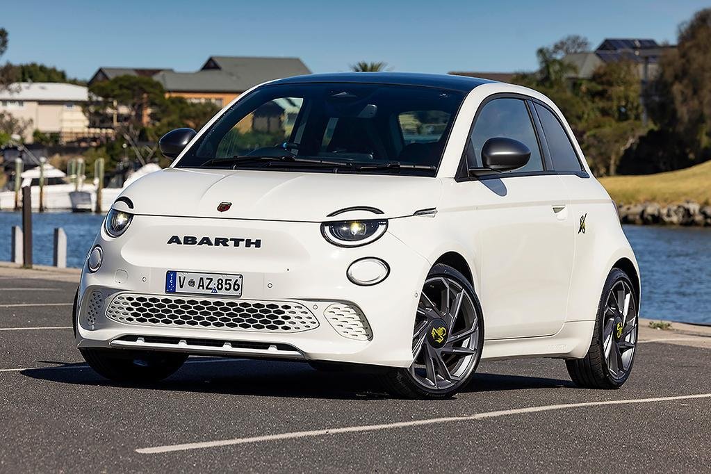 2024 Abarth 500e 01 h8qv 6wvg