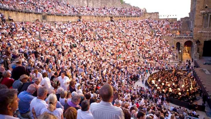 Controversy after Queen tribute concert canceled by RN Orange City Hall – franceinfo 13 Show at the historic Orange Theatre. (FRUMM JOHN / HEMIS.FR)