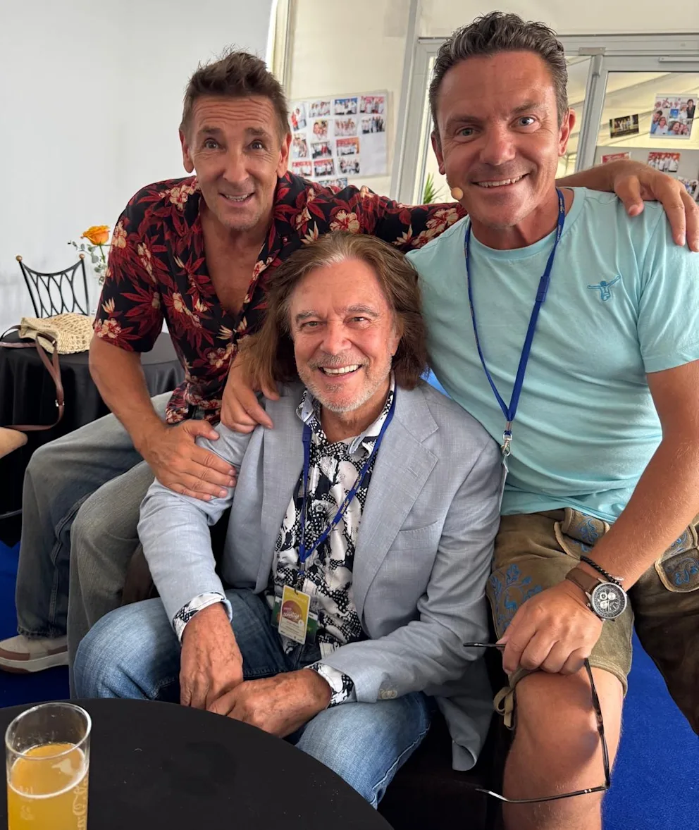 Actor Mark Keller (61, left) and presenter Stefan Mross took Jürgen Druce into their midst and celebrated their reunion.