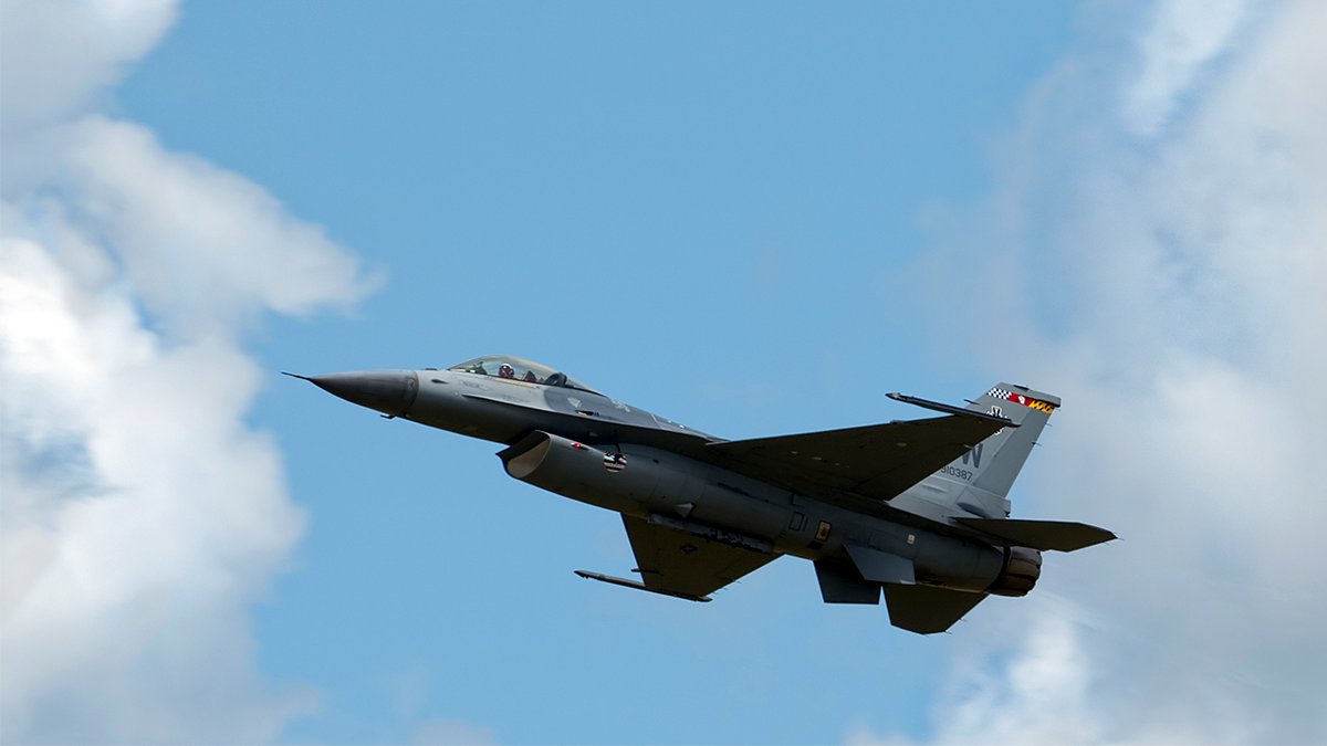 NORAD F-16s intercept several general aviation aircraft over New Jersey 14 F-16 at the Michigan Airshow