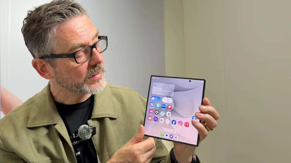 When unfolded, the Galaxy Z Fold 8 Ultra features an even larger foldable display; at 8 inches the tablet becomes unnecessary. However, the aspect ratio is not ideal for video.