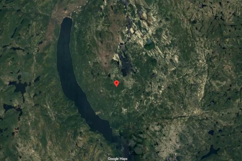 An amateur astronomer using Google Maps noticed a strange depression. It turned out to be a meteorite crater formed 390 million years ago 15 Google Maps satellite screenshot with red pin in center