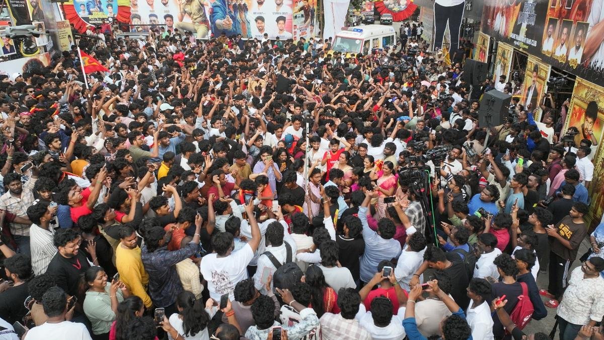 In Pictures: CM Vijay's 'Jana Nayagan' sends fans into a frenzy 27 1784793612 275 In Pictures CM Vijays Jana Nayagan sends fans into a