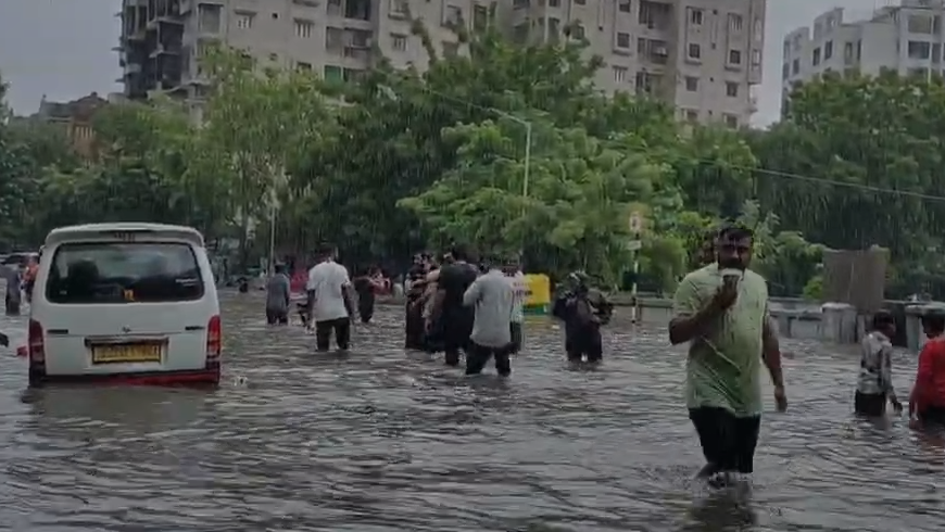 Ahmedabad receives over 5 inches of rain in 6 hours, many roads and underpasses are closed due to flooding, schools and colleges are advised to vacate immediately 34 image.png
