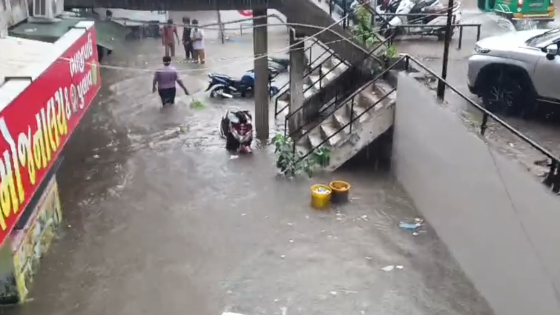 Ahmedabad receives over 5 inches of rain in 6 hours, many roads and underpasses are closed due to flooding, schools and colleges are advised to vacate immediately 35 image.png