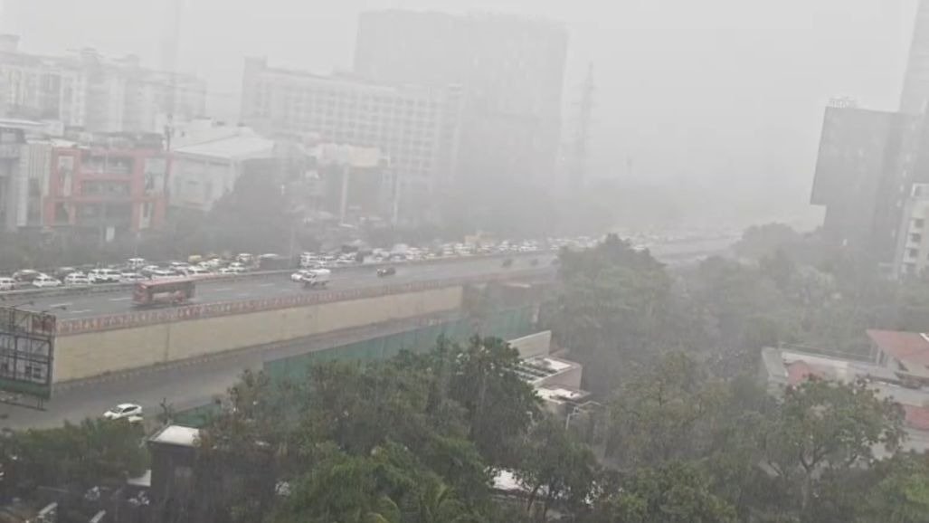 Ahmedabad receives over 5 inches of rain in 6 hours, many roads and underpasses are closed due to flooding, schools and colleges are advised to vacate immediately 36 Ahmedabad rain 02.jpg