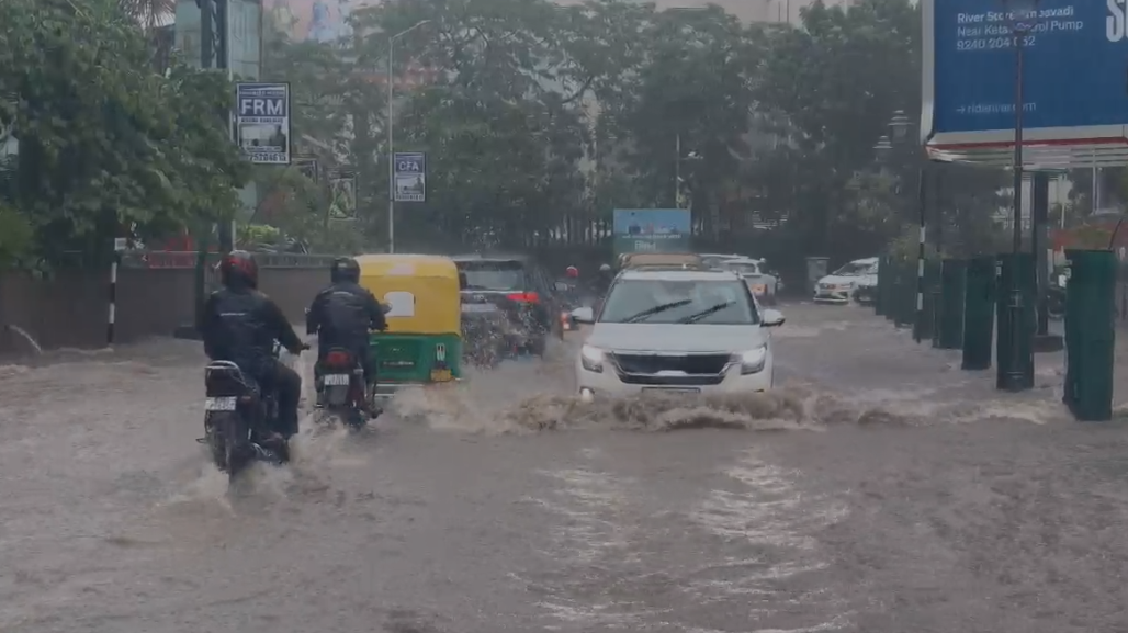 Ahmedabad receives over 5 inches of rain in 6 hours, many roads and underpasses are closed due to flooding, schools and colleges are advised to vacate immediately 43 image.png