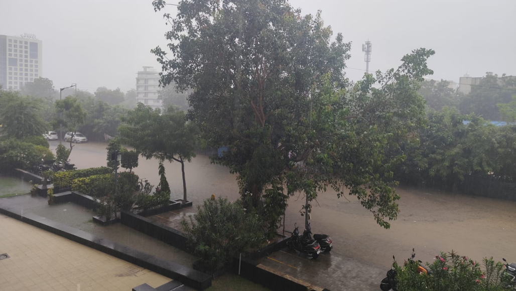 Ahmedabad receives over 5 inches of rain in 6 hours, many roads and underpasses are closed due to flooding, schools and colleges are advised to vacate immediately 44 image.png