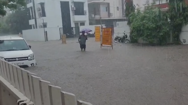 Ahmedabad receives over 5 inches of rain in 6 hours, many roads and underpasses are closed due to flooding, schools and colleges are advised to vacate immediately 48 image.png