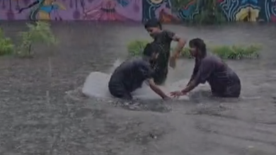 Ahmedabad receives over 5 inches of rain in 6 hours, many roads and underpasses are closed due to flooding, schools and colleges are advised to vacate immediately 49 image.png