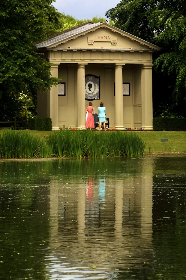 Meghan Markle News: Meghan, Duchess of Sussex shares private vacation photos taken while visiting Althorp, the home and final resting place of Princess Diana 19 Visitors look at the Shrine of Diana on June 28, 2001 at Lake Oval as the Althorp Estate reopens to the public in Great Brington, near London, UK.