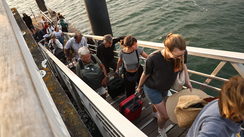 Hundreds of tourists evacuated by water