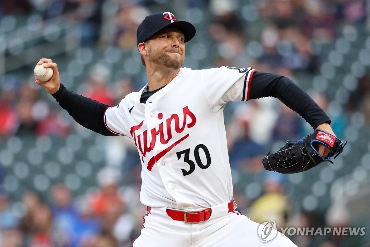 KBO Lions leader signs former MLB pitcher Voth 13 Minnesota Twins reliever Austin Voth pitches against the Los Angeles Dodgers during a Major League Baseball regular-season game at Target Field in Minneapolis in June 23, 2026, in an Associated Press file photo. (Yonhap)