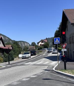 In the village of Saxias, two intersections equipped with intelligent lighting have been created.