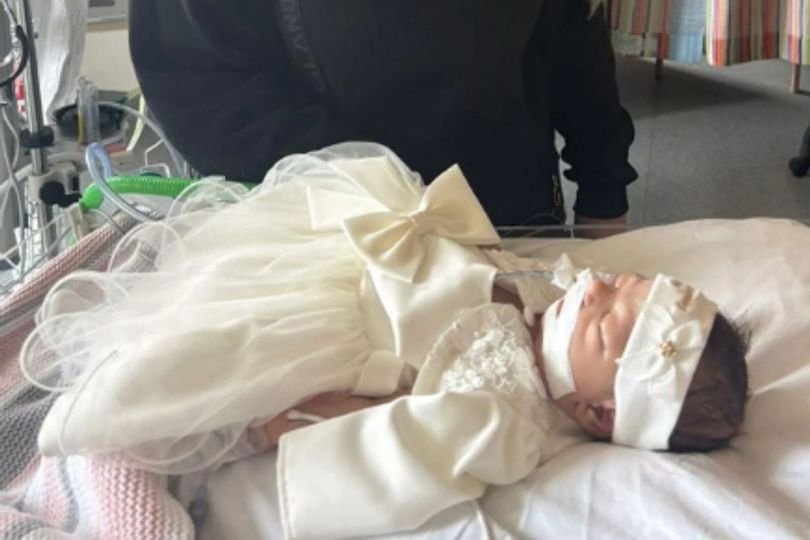 A newborn baby who appeared to be “perfectly healthy” tragically died at just eight days old. First-time parents Lydia Pass and Ryan Mayer of Abby Hulton were eagerly awaiting the birth of their daughter.
