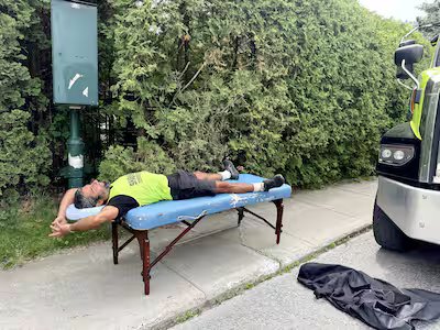 (PHOTOS) This trash collector collects the treasures you throw in the trash. 18 Steve Chartrand picks up any scraps along the way that can be recycled, like this folding massage table that remains fully functional even if the fabric is a little damaged.