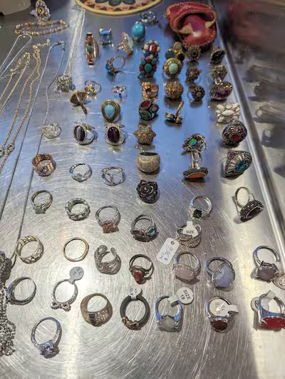 (PHOTOS) This trash collector collects the treasures you throw in the trash. 21 In his