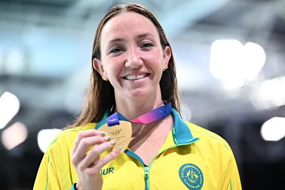Lani Pallister with her gold medal in the women's 1500m freestyle.