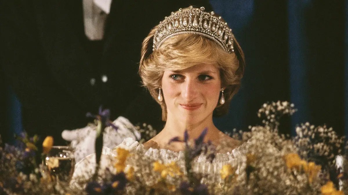 Diana, Princess of Wales, wearing Queen Mary's tiara at a banquet in Nova Scotia, Canada