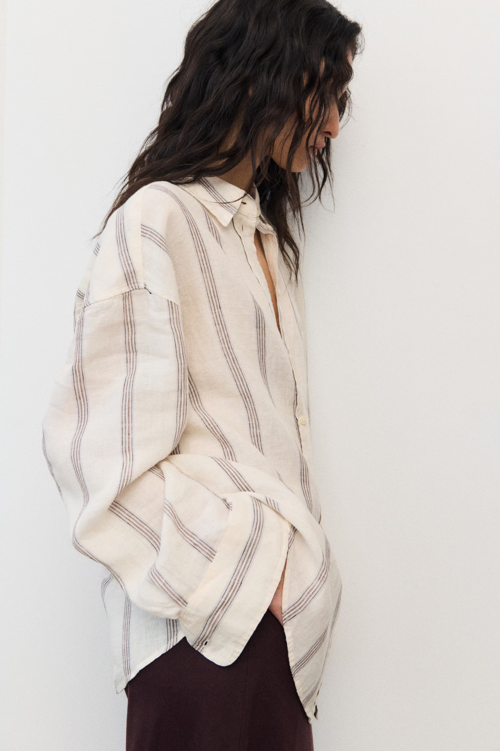 9 anti-trend purchases from H&M that will be sold out by August 36 H&M, Oversized linen shirt