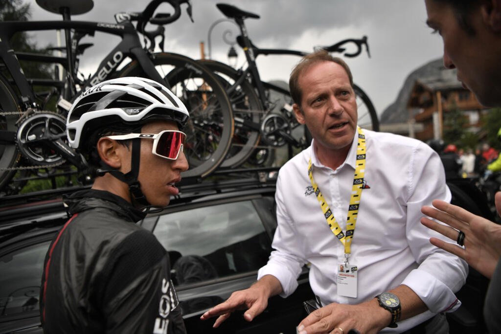 A guidebook is like a reference book: this is how the tour route is structured 11 Tour de France director Christian Prudhomme (right) announces Colombian rider Egan Bernal's new yellow jersey after the stage was stopped due to bad weather on stage 19 of the 106th stage of the Tour de France, between Saint-Jean-de-Maurienne and Tignes, July 26, 2019.