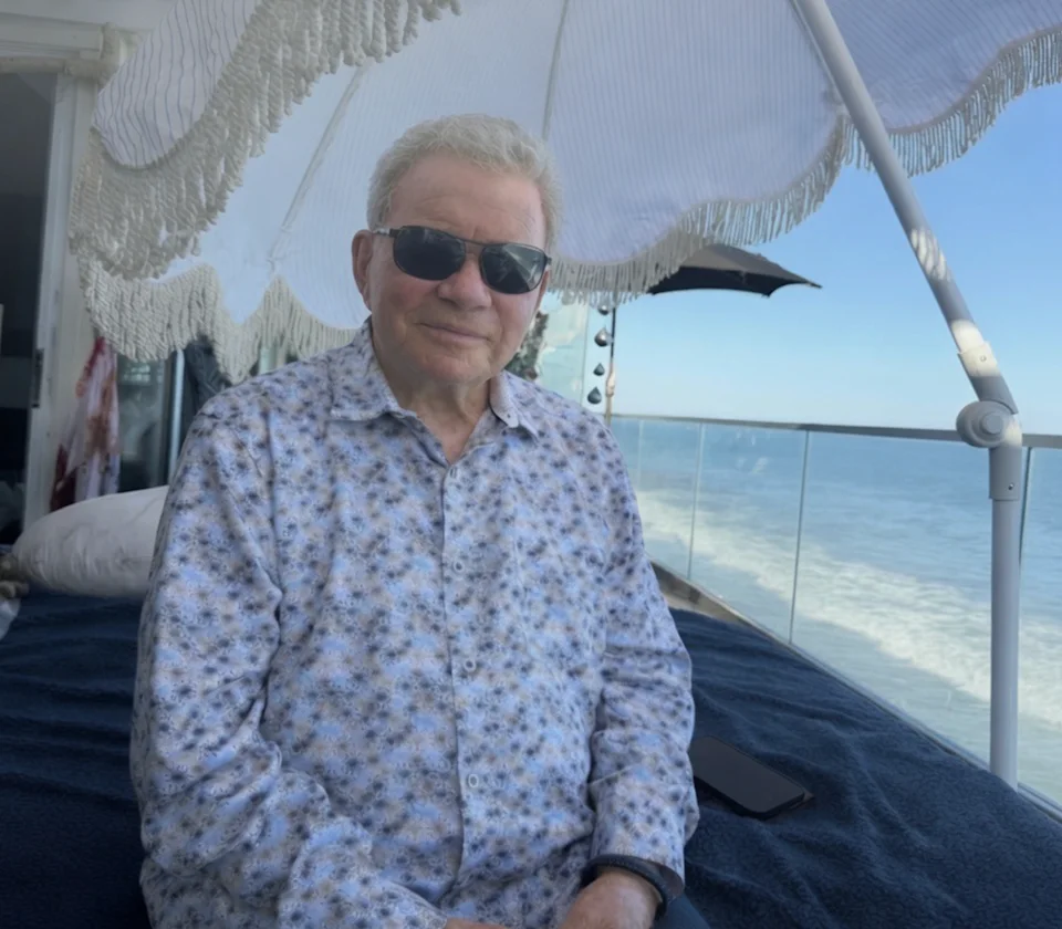 A new young photo of a Star Trek legend on the seaside has fans wondering 14 William Shatner looked surprisingly youthful as he enjoyed a relaxing day overlooking the ocean.