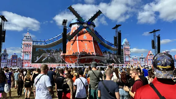 Of course, a windmill could not be missing from the motto of the Netherlands. | non-delivery report The main stage of Airbeat 2026 is a large windmill.