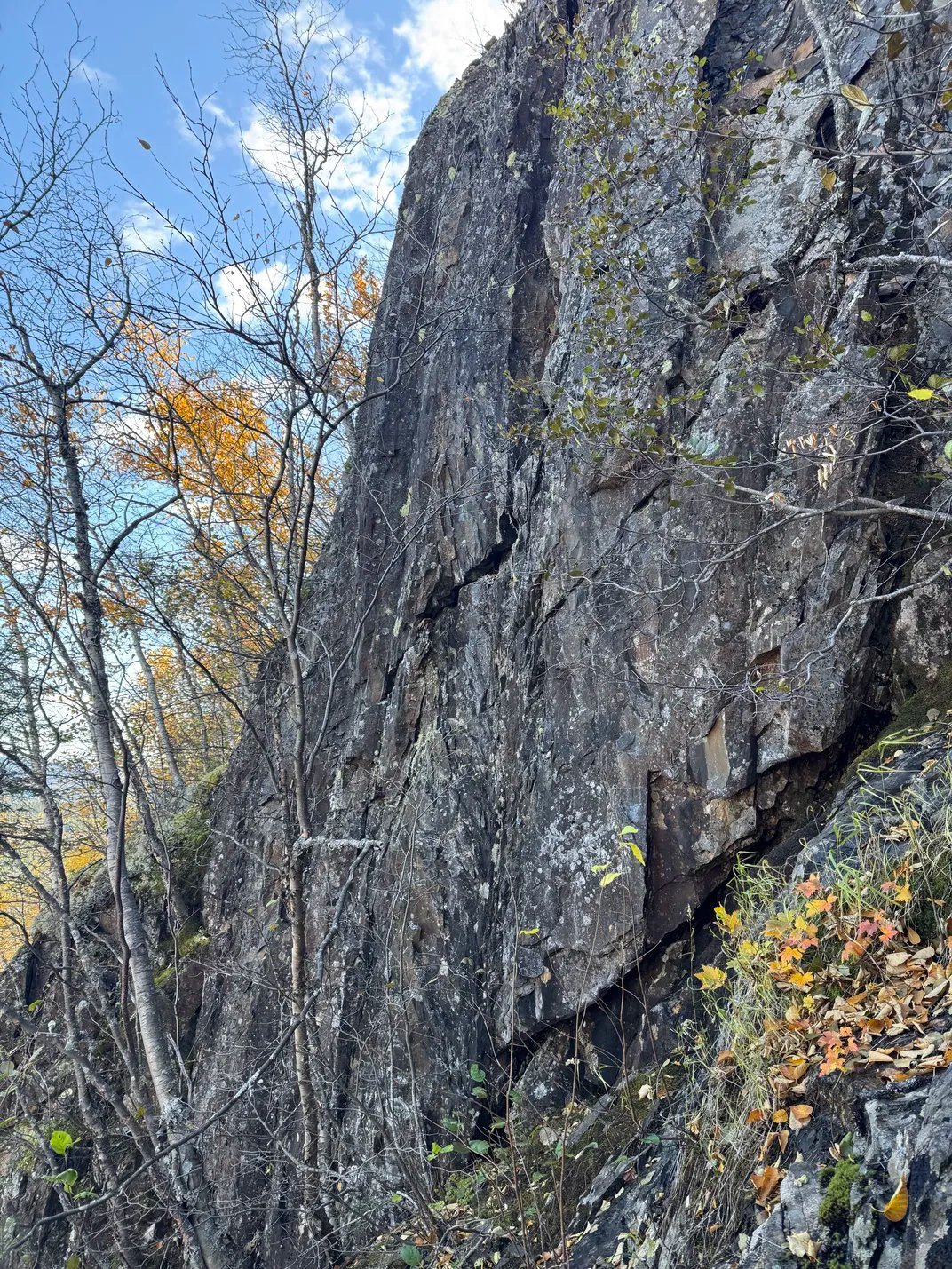 An amateur astronomer using Google Maps noticed a strange depression. It turned out to be a meteorite crater formed 390 million years ago 16 stone wall