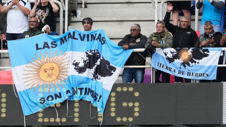 Argentina fans hold a banner with words in Spanish 