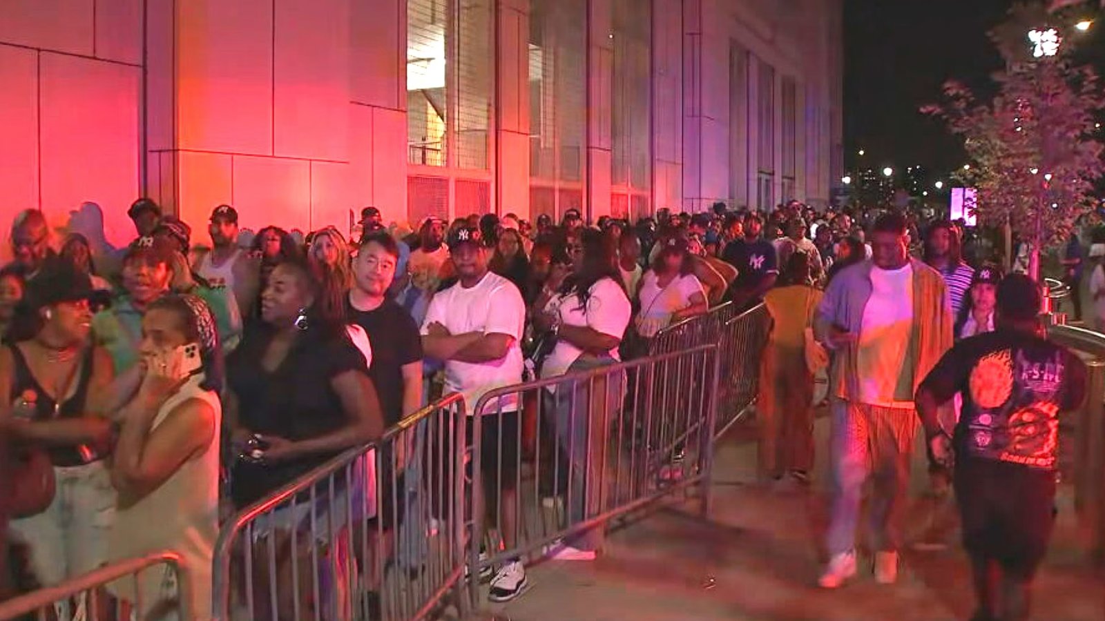 Chaos at Jay-Z concert leads to the closure of Yankee Stadium 13 Chaos at Jay Z concert leads to the closure of Yankee