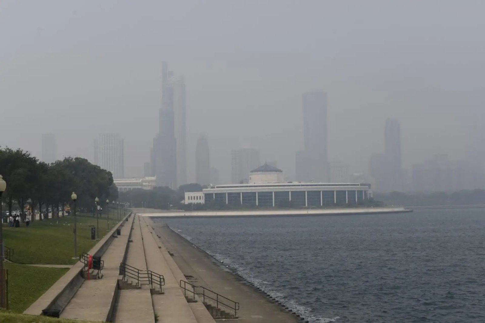 Chicago Fire-Vancouver match postponed due to smoke and air quality; Lewandowski's MLS debut delayed 14 Smoke covered downtown Chicago