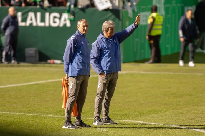 Manuel Pellegrini greets Betis fans