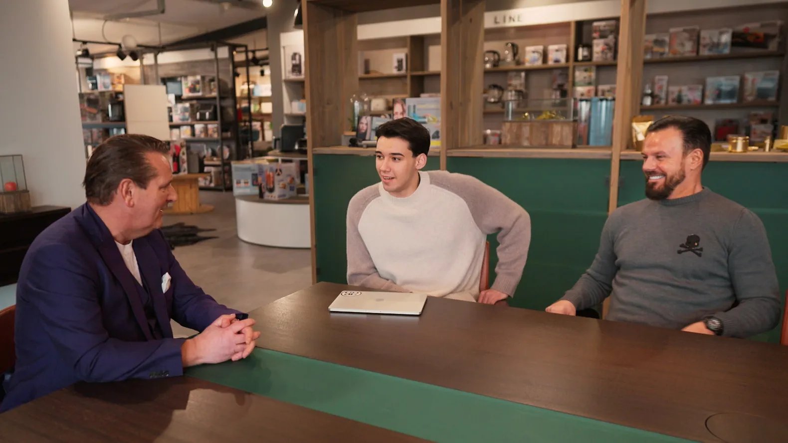 Ralf Dümmel and Diego Puth: The entrepreneur gives advice to the next generation of celebrities. Ralf Dümmel and Diego Puth: The entrepreneur gives advice to the next generation of celebrities.