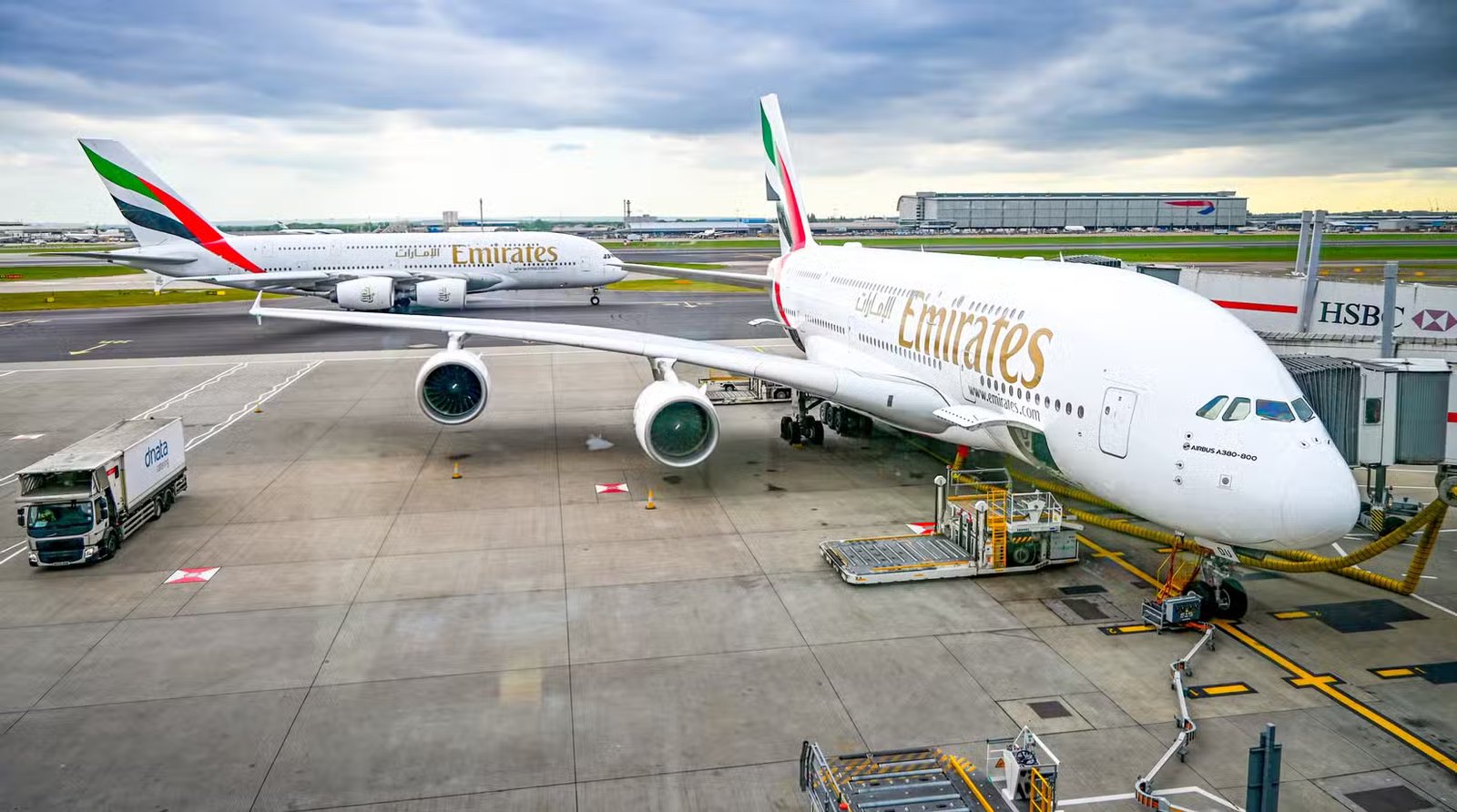 Emirates bets on London: Airbus A380 flights increased to nine per day 22 2 Emirates A380s at LHR
