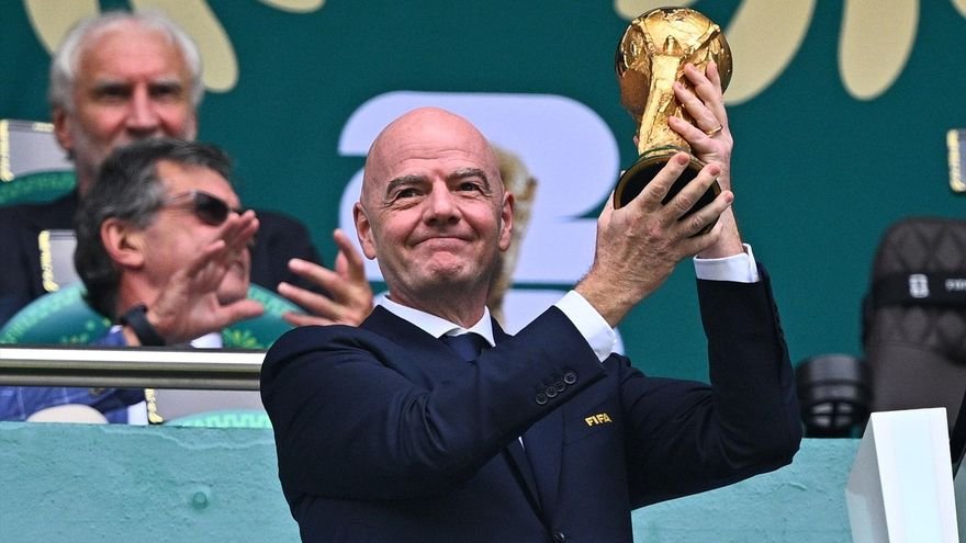 Exclusive (and false) interview with the ghost of Maradona 11 Exclusive (and fake) interview with Gianni Infantino
