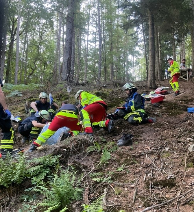 FW-DO: Seriously injured mountain biker rescued from impenetrable forested area