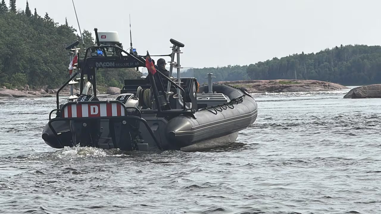 The Zodiac rescue boat was searched on the lake