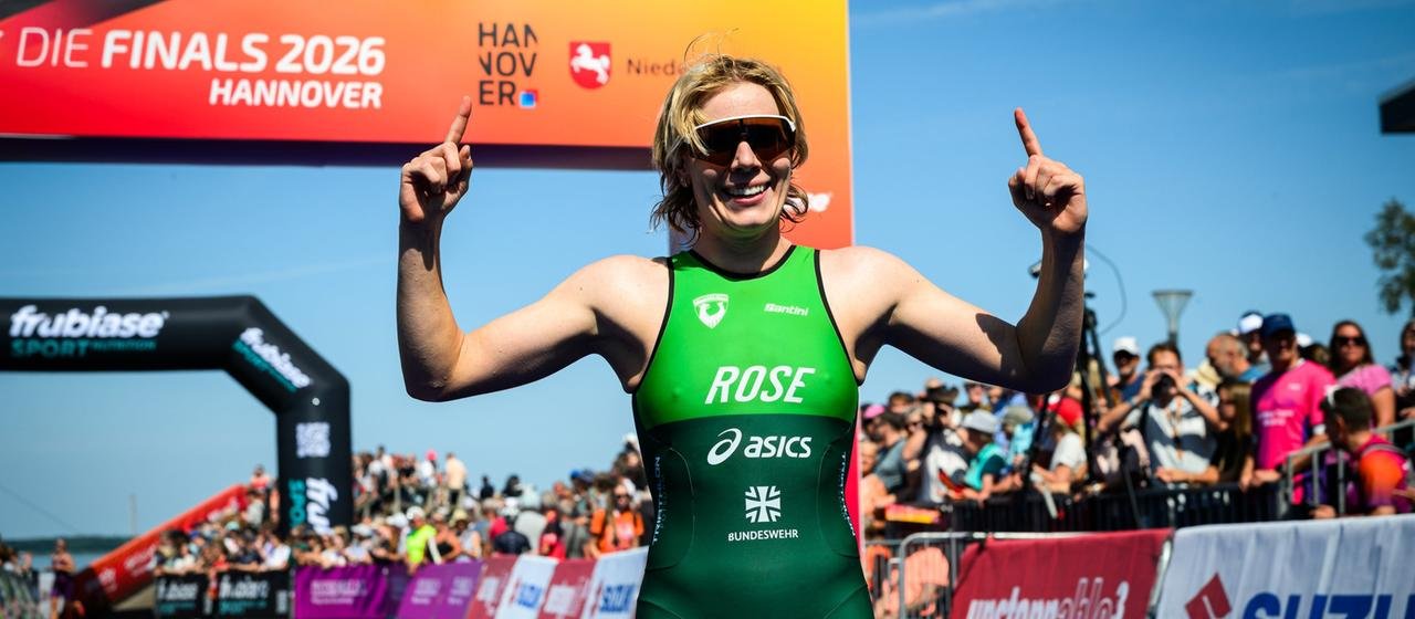 Laura Lindemann wins the sprint triathlon final in 2026