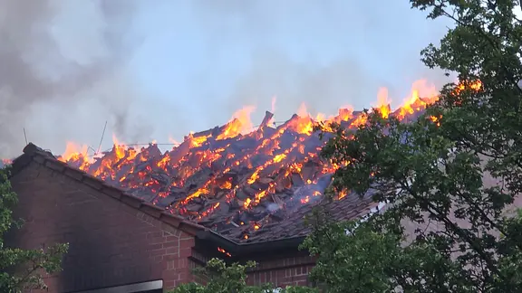 The roof of the hospital in Ludwigslust is on fire. | Ralph Drefin The roof of the hospital in Ludwigslust is on fire.